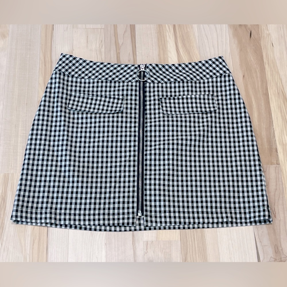 Urban Outfitters Black and White Checkered Full Zip Mini Skirt - Size L